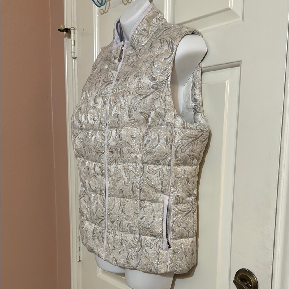 White House Black Market Floral Patterned Metallic Piped Puffer Vest - Picture 4 of 12